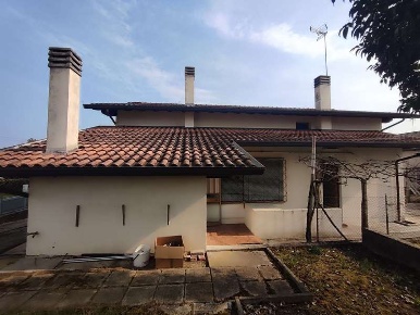Foto Casa indipendente a Pordenone di 205 m² con 8 locali in vendita