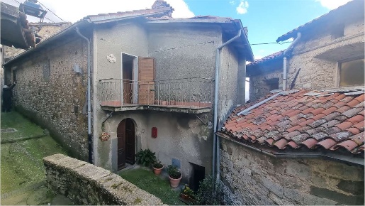 Foto Casa indipendente a Castelnuovo di Garfagnana di 140 m² con 9 locali