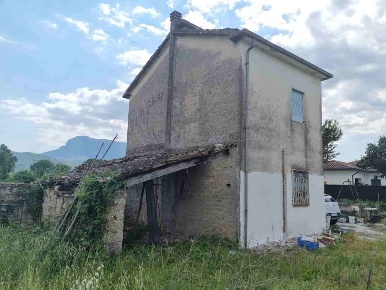 Foto Casa indipendente a Pignataro Interamna di 144 m² con 6 locali