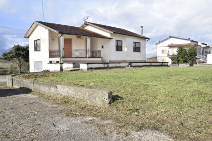 Foto Casa indipendente a Pignataro Interamna di 168 m² con 8 locali