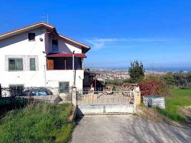 Foto Casa indipendente in Via Sant'Angelo 14, Tortoreto in vendita