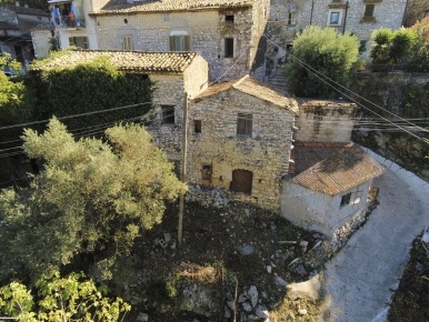 Foto Casa indipendente a Castelnuovo Parano di 250 m² con 6 locali