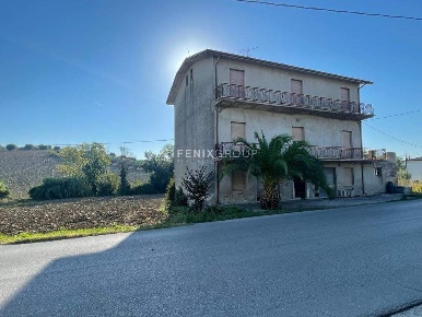 Foto Casa indipendente in CONTRADA CASETTE 81, Ancarano di 271 m²