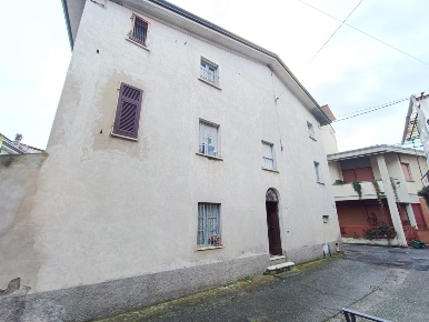 Foto Casa indipendente a Massa Castagnola di 220 m² con 11 locali