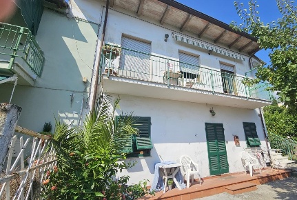 Foto Appartamento a Massa Centro di 110 m² con 5 locali in vendita