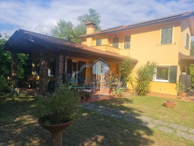 Foto Villa unifamiliare a Castelnuovo Magra Colombiera Molicciara di 220 m²