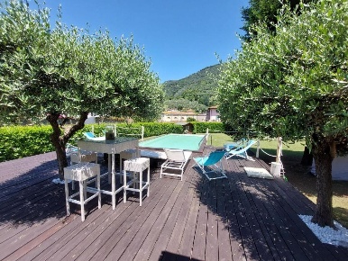 Foto Villa unifamiliare a Camaiore Camaiore Paese di 250 m² con 9 locali