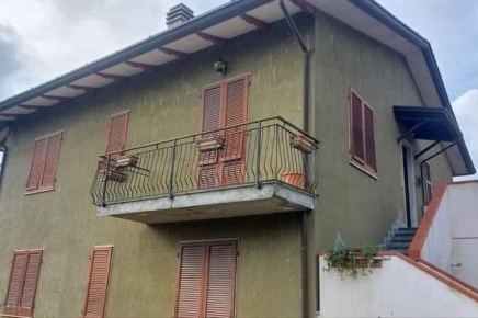 Foto Appartamento a Massa Romagnano di 130 m² con 6 locali in vendita