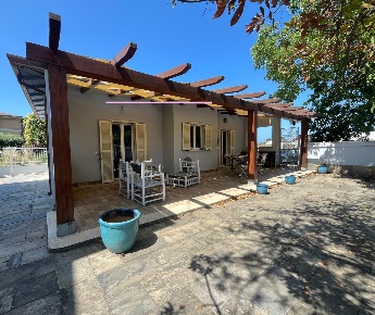 Foto Casa indipendente a Massa Marina di Massa Centro di 80 m² con 4 locali