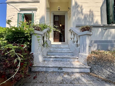 Foto Appartamento a Livorno Quercianella di 164 m² con 4 locali in vendita