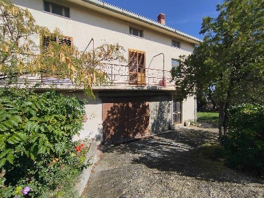 Foto Case semi ndipendenti a Atessa Quercianera di 367 m² con 8 locali
