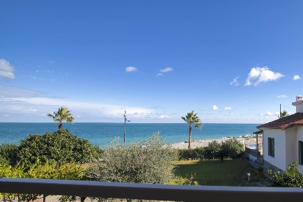 Foto Appartamento a Roseto Capo Spulico Borgata Marina di 76 m² in vendita