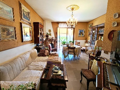 Foto Appartamento a Castiglione d'Orcia Centro di 103 m² con 6 locali