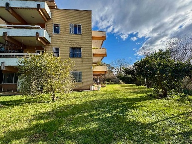 Foto Appartamento in VIA CASSIA 699, Roma Tomba di Nerone di 190 m²