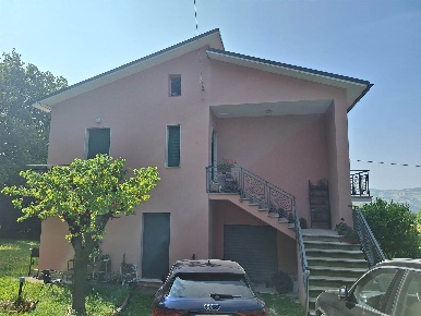 Foto Casa indipendente a San Severino Marche di 95 m² con 5 locali