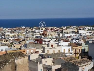 Foto Appartamento in Piazza Triesta 7, Avola Centro di 96 m² con 5 locali