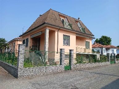 Foto Villa unifamiliare a Mortara Centro di 161 m² con 4 locali in vendita