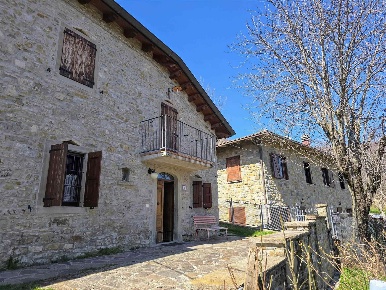 Foto Case semi ndipendenti a Lama Mocogno di 149 m² con 7 locali in vendita
