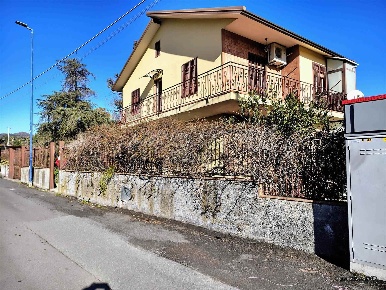 Foto Villa unifamiliare in Via Giuseppe Ungaretti 4, Pedara in affitto