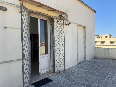 Foto Appartamento a Livorno Pontino - Bastia di 140 m² con 5 locali