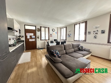 Foto Appartamento in Via Ferrari, Vailate di 92 m² con 3 locali in vendita