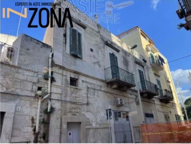 Foto Appartamento in Via Francesco Crispi, Giovinazzo di 103 m² in vendita