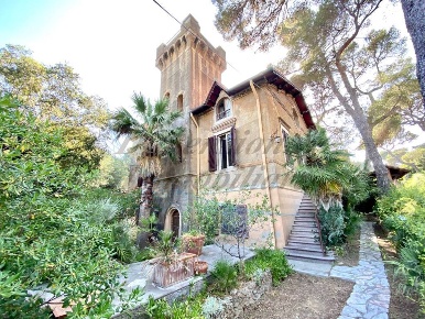 Foto Villa unifamiliare in Via D. Martelli, Rosignano Marittimo di 400 m²