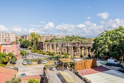 Foto Appartamento in Via di Tor Pignattara, Roma di 80 m² con 2 locali