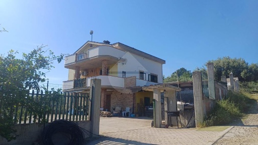 Foto Appartamento in CONTRADA BUFALARA, San Salvo di 95 m² con 4 locali