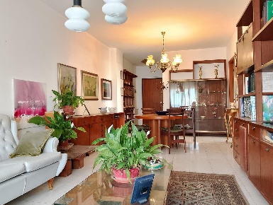 Foto Appartamento a Carrara Avenza di 70 m² con 4 locali in vendita