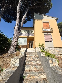 Foto Villa unifamiliare a Pisa Tirrenia di 113 m² con 5 locali in vendita
