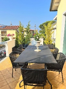 Foto Appartamento a Massa Marina di Massa Centro di 177 m² con 6 locali