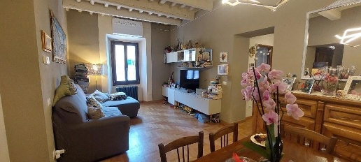 Foto Appartamento a Pistoia Centro Storico di 99 m² con 4 locali in vendita