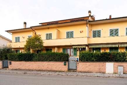 Foto Villa a schiera a Ponsacco Centro di 150 m² con 5 locali in vendita