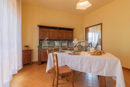 Foto Villa bifamiliare a Bientina di 150 m² con 6 locali in vendita