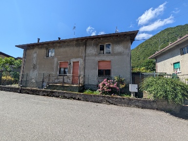Foto Villa unifamiliare in VIA ABBIO  27, Vobarno Centro di 245 m²