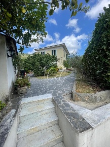 Foto Appartamento a Carrara Stadio, Sant'Antonio, Marasio di 135 m²