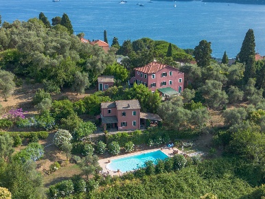 Foto Villa unifamiliare in Salita Sant'Ambrogio, Zoagli Centro di 390 m²
