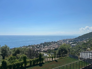 Foto Villa unifamiliare in Via Erze, Genova Nervi di 160 m² con 8 locali