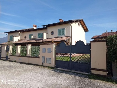 Foto Villa a schiera a Forte dei Marmi Federigi di 171 m² con 7 locali