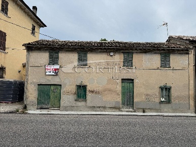 Foto Casa indipendente a Mondavio di 210 m² con 6 locali in vendita