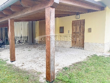 Foto Casa indipendente a Cagli di 200 m² con 9 locali in vendita