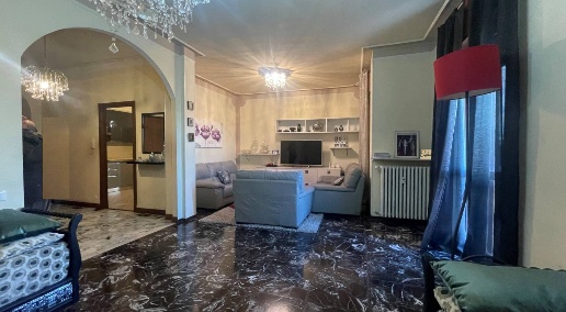 Foto Appartamento in Via Trento, Tortona Centro di 132 m² con 6 locali