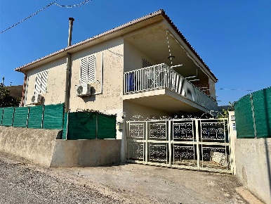 Foto Villa unifamiliare in Via Lampedusa 12, Ragusa di 196 m² con 8 locali