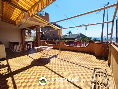 Foto Casa indipendente a Furci Siculo di 211 m² con 5 locali in vendita