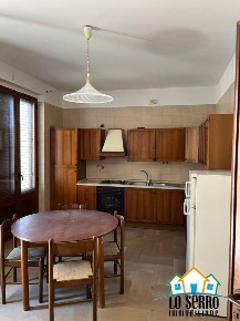 Foto Appartamento in VIA FUSINATO, Alcamo Semicentro di 160 m² con 4 locali