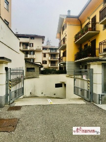 Foto Box in Via Manzoni, Arluno Centro di 12 m² in vendita