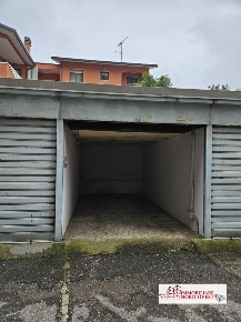 Foto Box in Via Dello Stadio, Magenta Centro di 14 m² in vendita