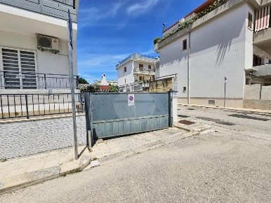 Foto Box in Viale Italia, Palo del Colle di 32 m² con 2 locali in vendita