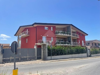 Foto Box in Via Alcide de Gasperi, Acri Centro di 26 m² con 7 locali